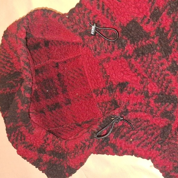 VS Pink Maroon/Raspberry And Black Sherpa Pullover - Picture 6 of 8